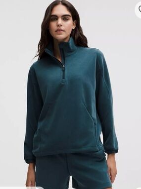 lululemon. Softstreme Half-Zip
Long. Size.L . Colour Indochine Blue